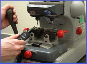 Dayton Star Locksmith Dayton, OH 937-835-2030 - 14-auto-car-key-cut